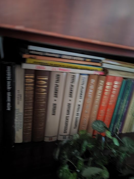 Продавам книги запазени