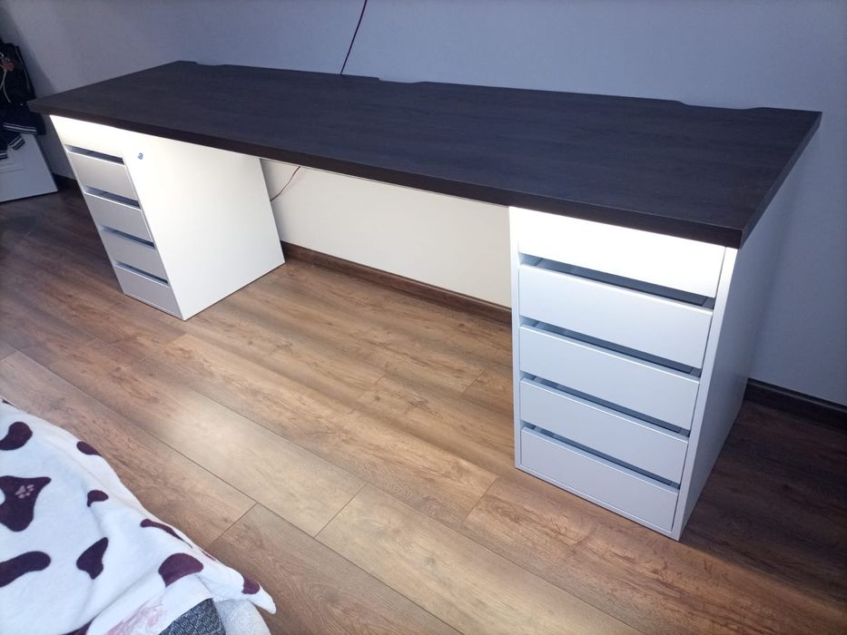 Столы двухтумбовые,  письменные.