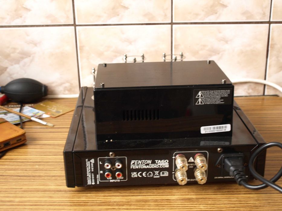 SE vinde amplificator audio pe tuburi