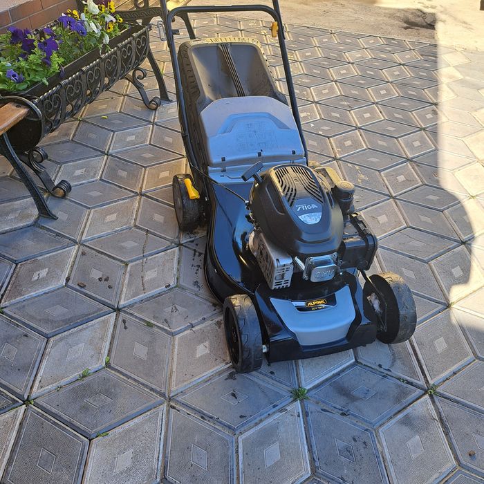 Masina de tuns iarba Stiga 2023