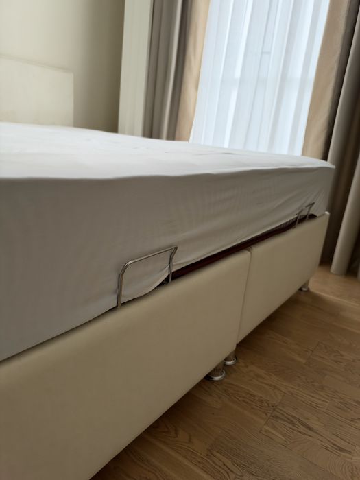 Продам кровать с матрасом 140х200