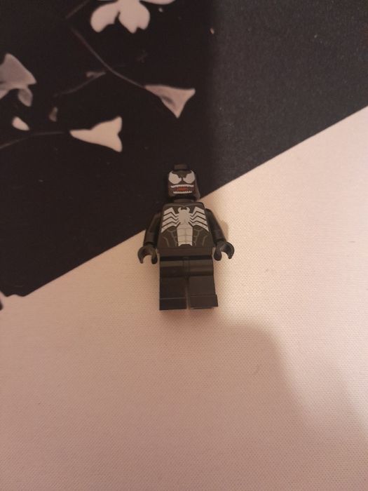 Продам фигурку венома