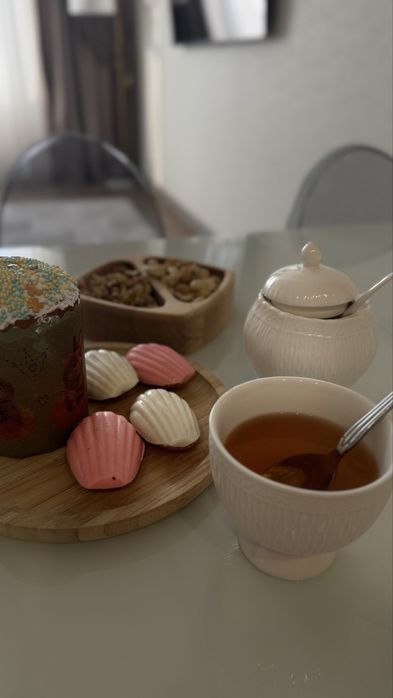 Стол стеклянный кухонный