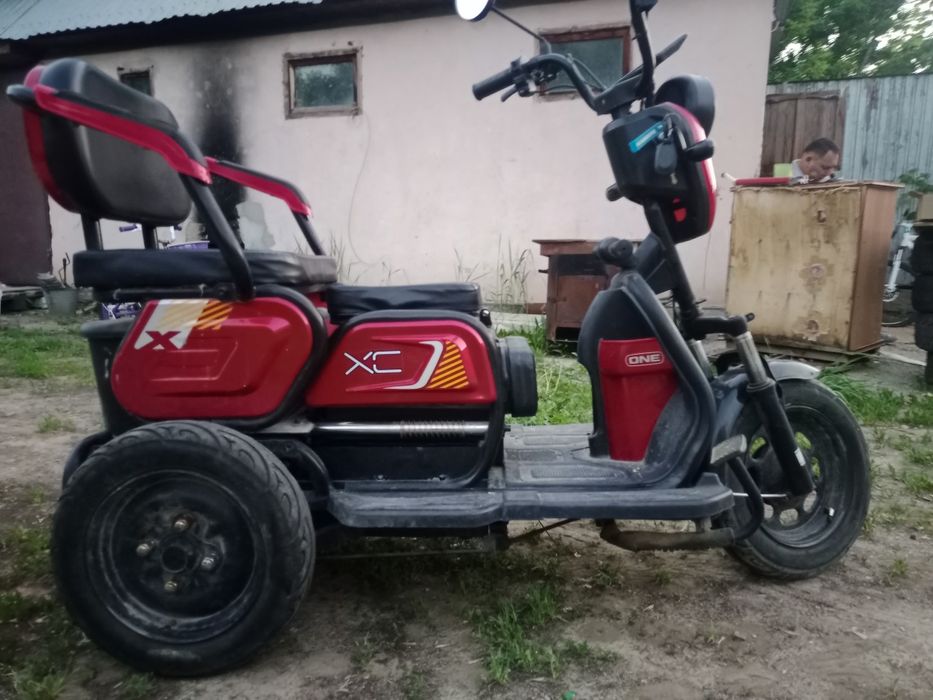 Трицикл Электроскутер