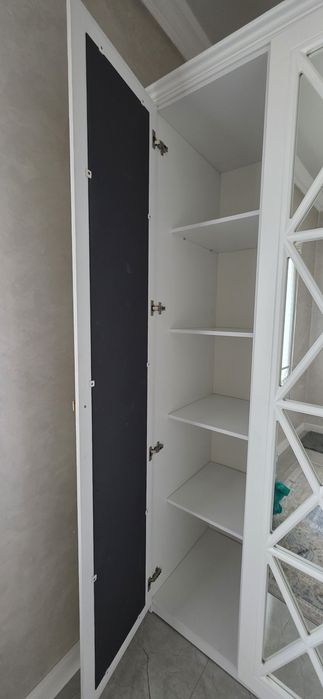 Продаётся шкаф в прихожую