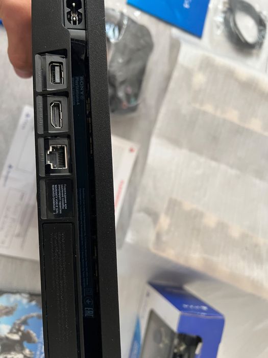 Продам новый playstation 4 slim box 1tb.