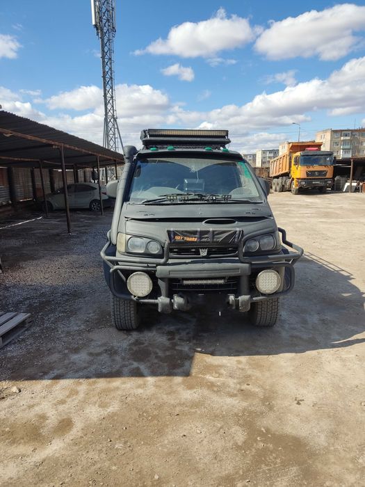 Митсубиси Делика