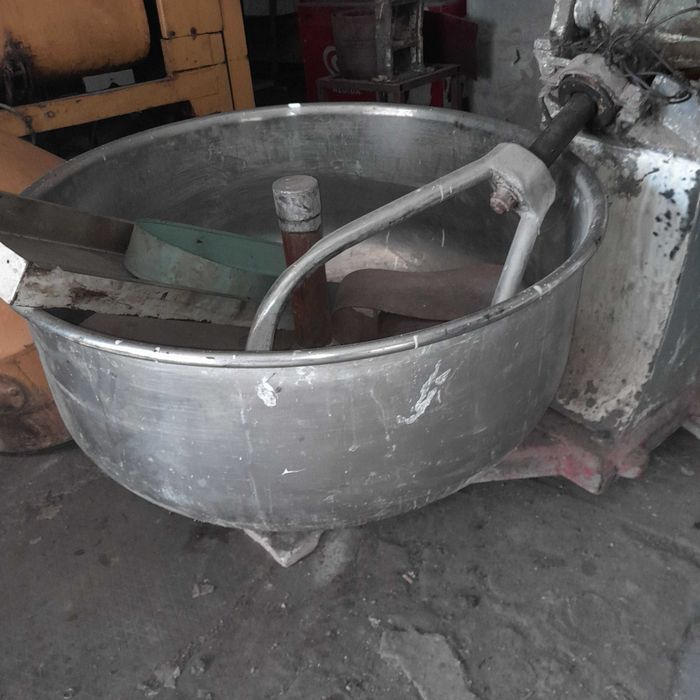 Тестомесильные машины разного объема 330 500 дитров