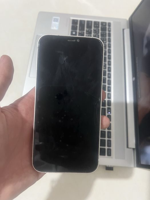 Айфон 12  срочно сотилади обмен йок