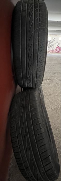Гуми 215/65 16 летни, в много  добро състояние