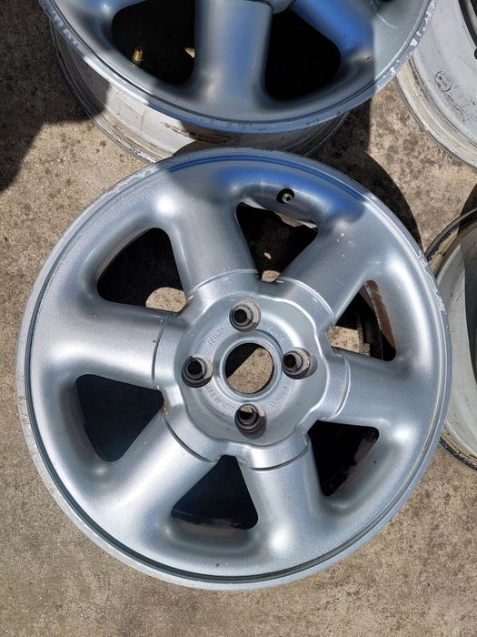 Оригинални алуминиеви джанти за Renault 15" 4×100