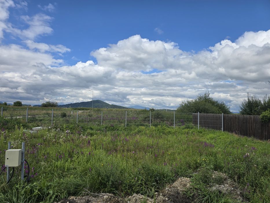 Teren Intravilan 461 mp – Hărman (Zonă de Case ) | Curent & Puț pe Teren + Îngrădit