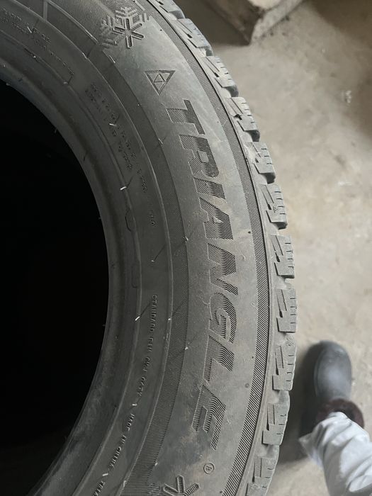 Продам шины зимние 70000 тг