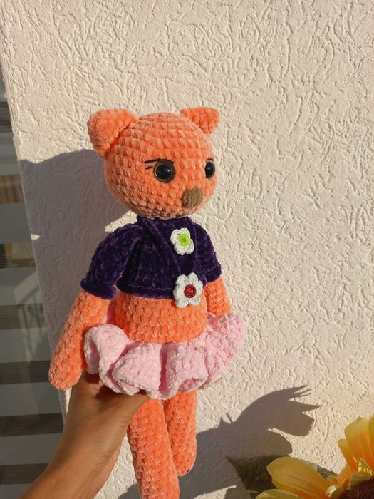 Коте с височина около 38см.