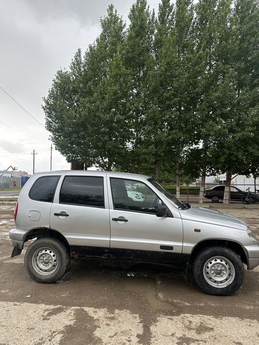 Chevrolet niva машина