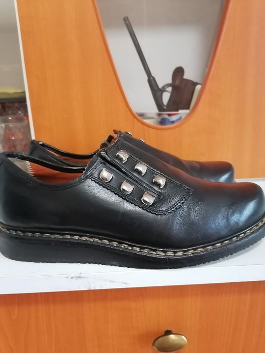 Pantofi de piele (mărimea 40)