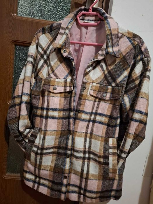 Geaca Cocodrillo stil camasa foarte interesanta si usor de remarcat