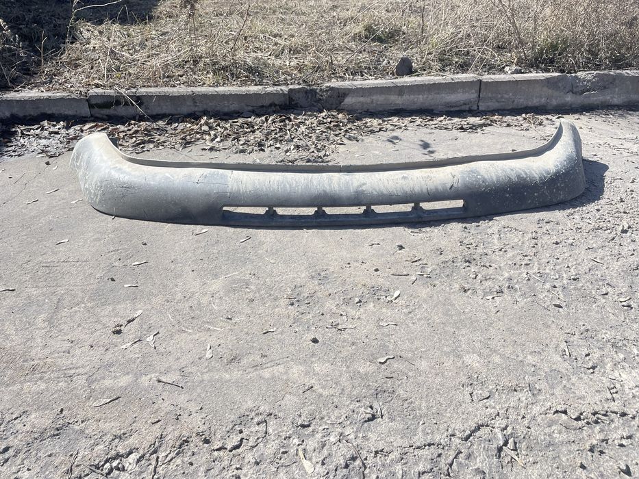 Губа переднего бампера VW Golf 4