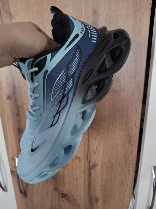 Продам кроссовки новые. Не подошёл размер