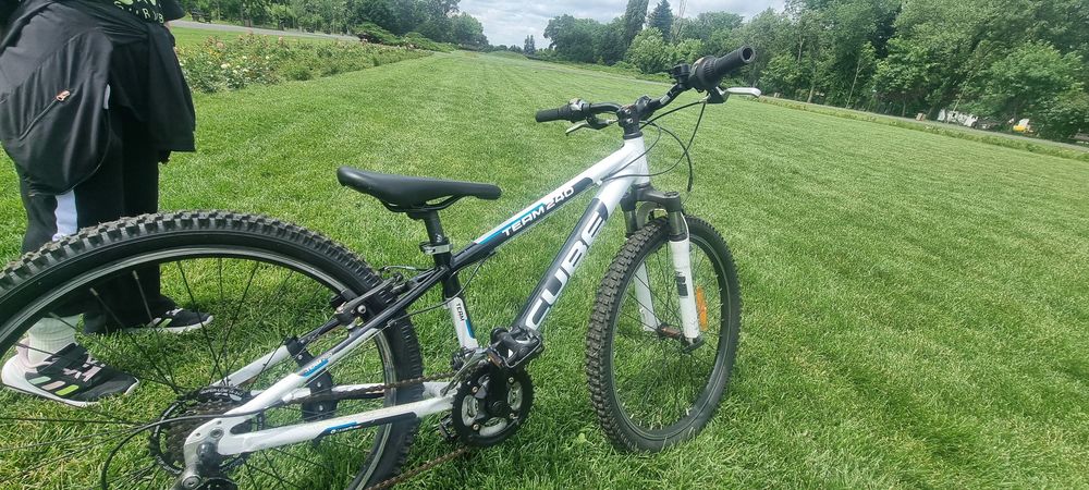 Bicicleta Cube R24 de copii