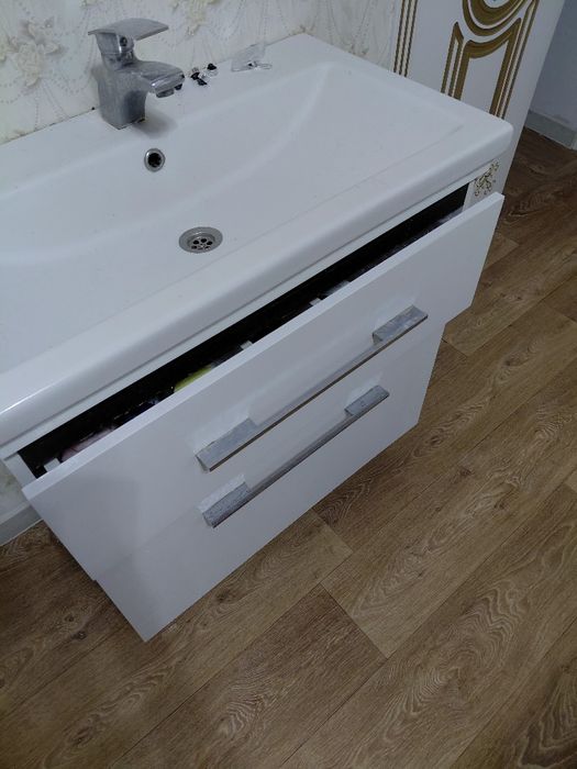 Продается тумба для ванной комнаты