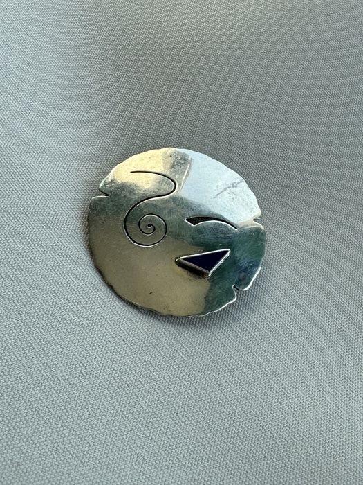 Brosa din argint si lapis lazuli