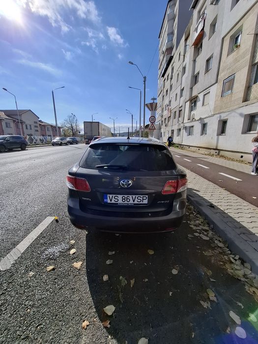 Toyota advensis 2011