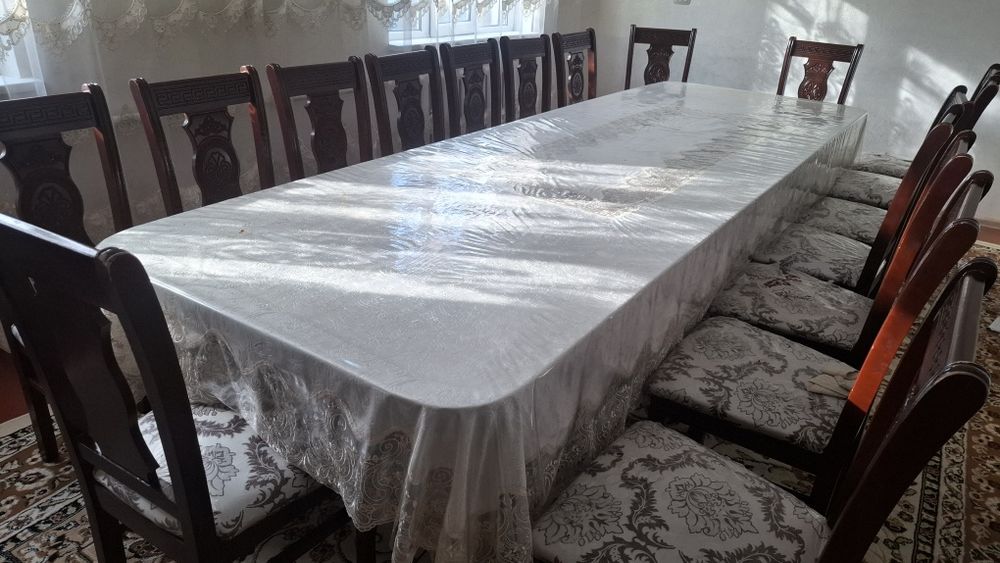 Стол со стульями