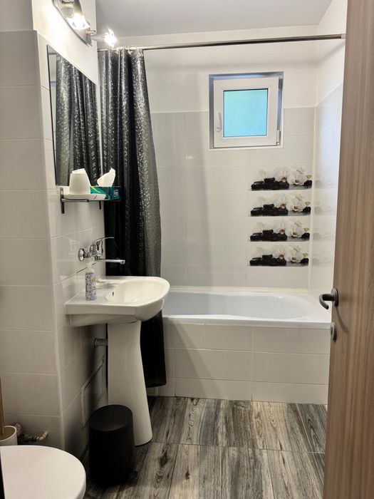 Inchiriez apartament