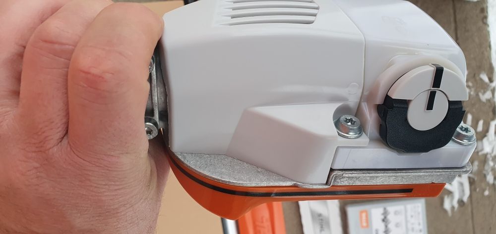 Dispozitiv combinat emondor stihl.