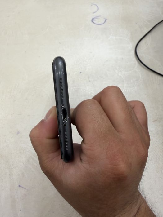 Продам айфон 11