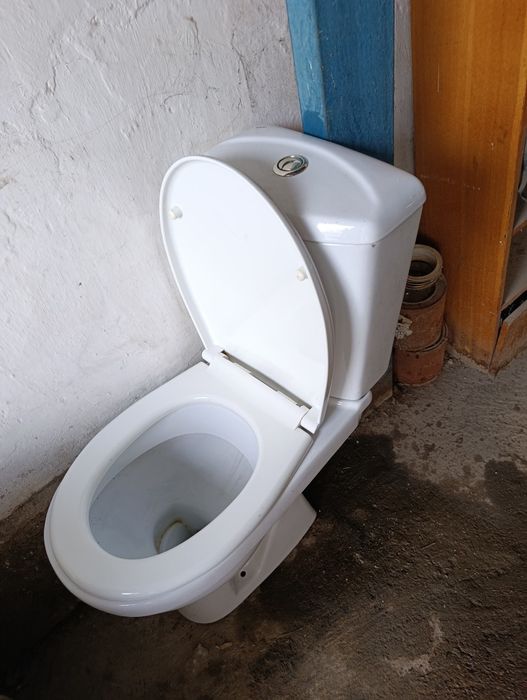 Унитаз , туалет ,с бочком полный комплект