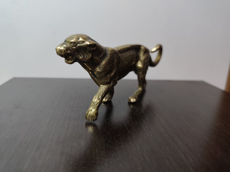 Невероятно красива статуетка на лъв или пантера. Бронз.