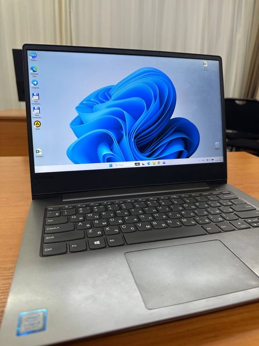 Lenovo 15 dyum notebook sotiladi IPS ekran
