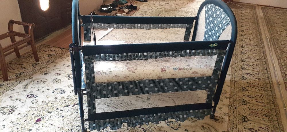 Кровать детская..