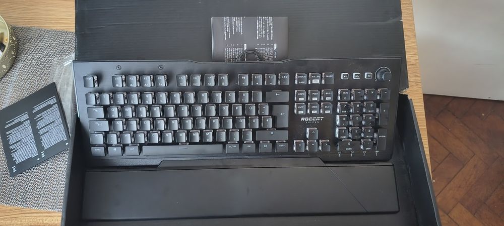 tastatura gaming mecanică ROCCAT Vulcan 121 AIMO
