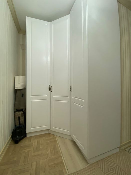 Шкаф угловой белый