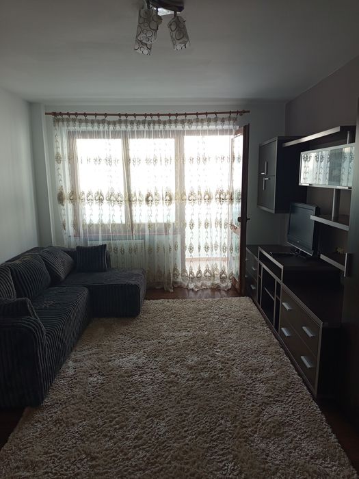 Închiriez apartament