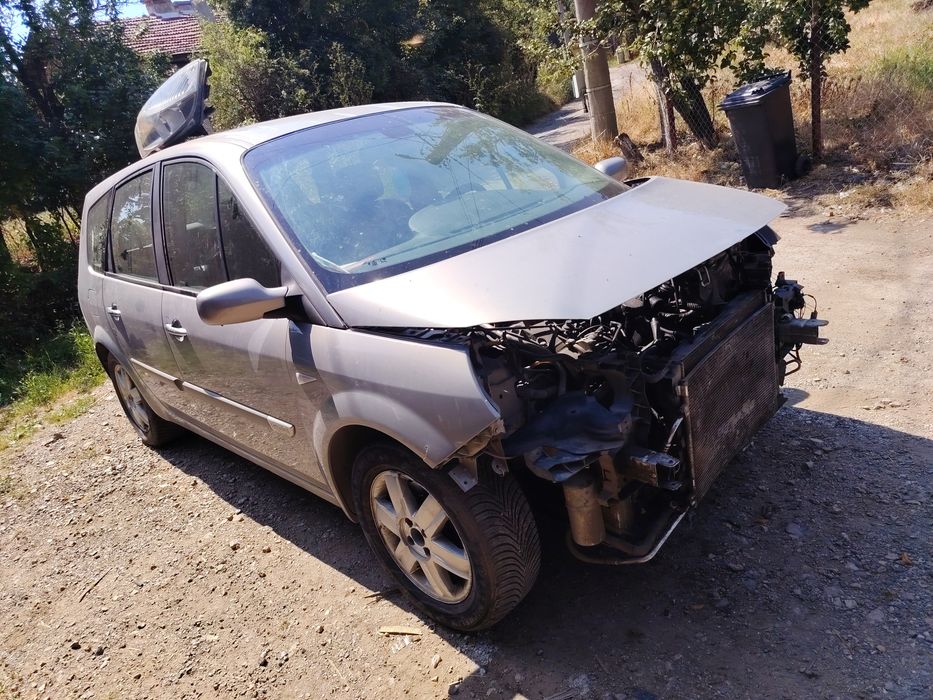 На частиrenault cenik рено сценик 2005 г. 1.9 дизел