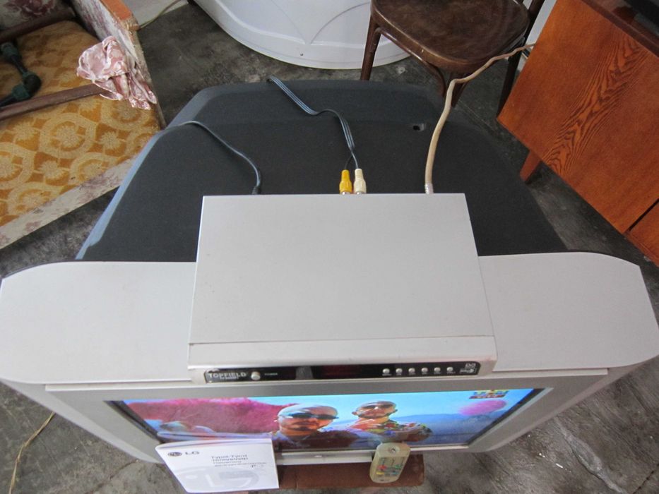 Продам телевизор LG 54см.