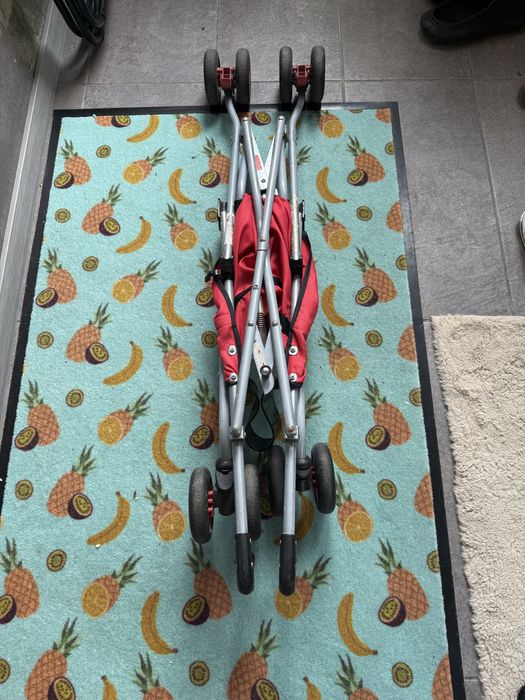 Vand carut pliabil  pentru vara.