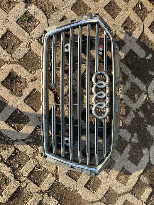 OEM ентрална решетка AUDI S3 8V Facelift