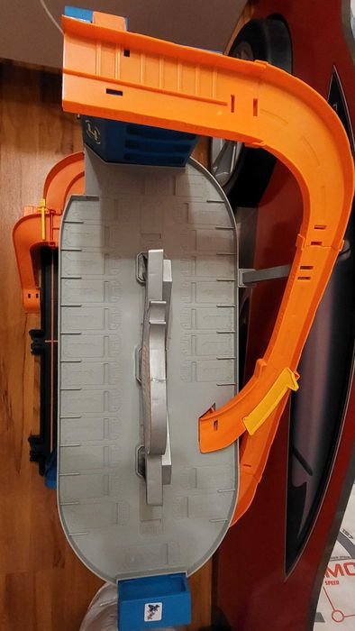 HotWheels гараж за колички и писти