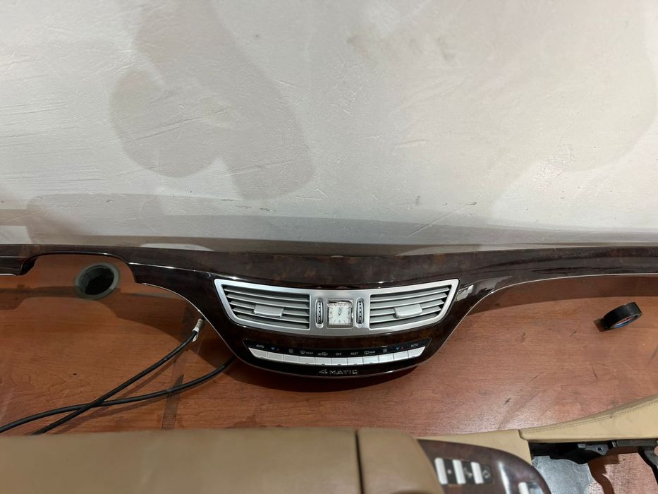 По салону Мерседес W221