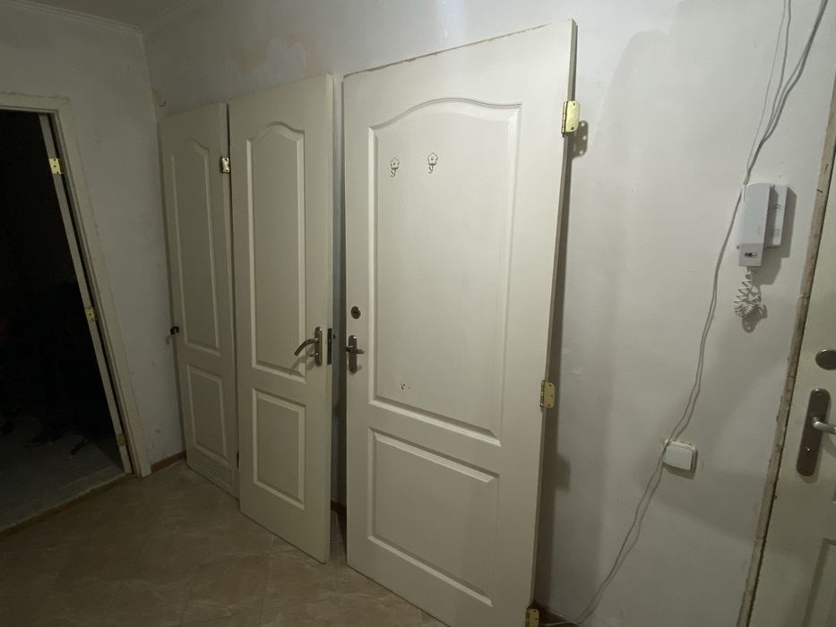 Отдам даром три межкомнатные двери