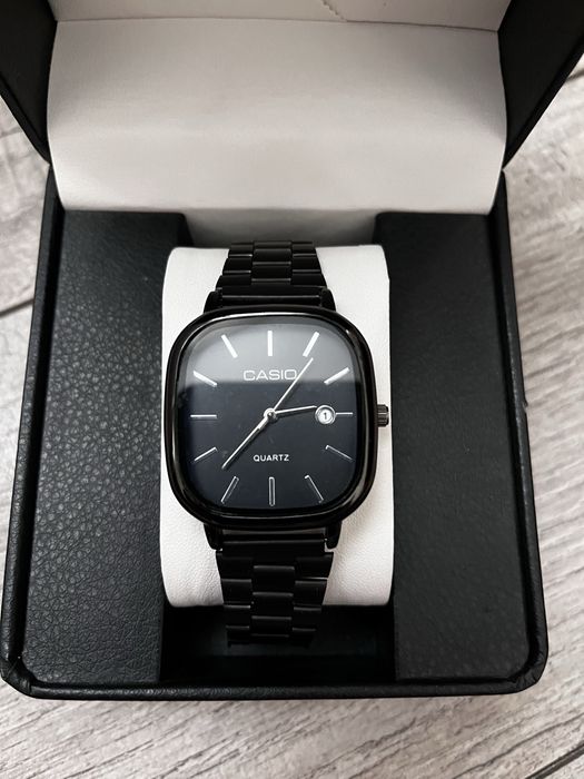 Продаю час casio никаких царапины нету все четко