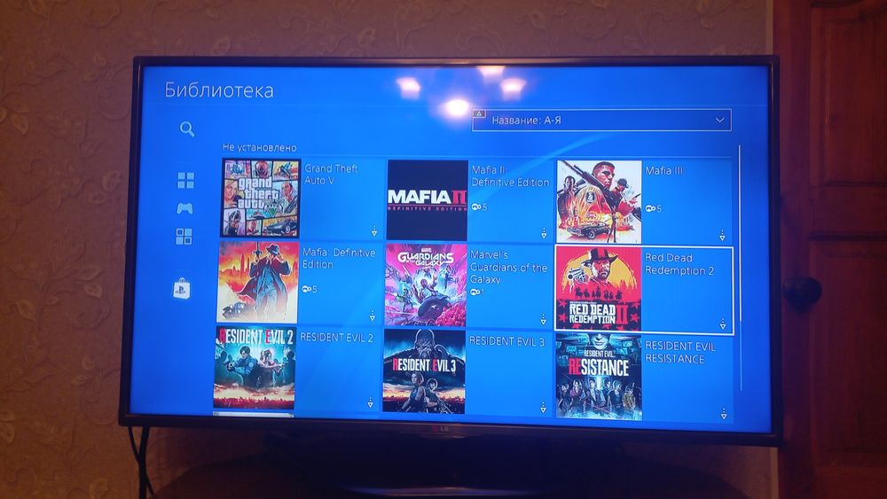 Пс 4 работает отлично в комплект игры и джостики
