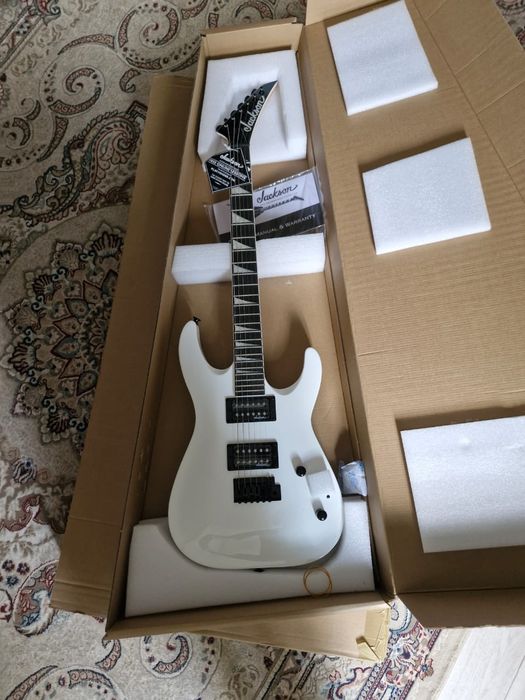 Электр-гитара .Jackson Dinky Arch Top  JK22 Amaranth Fingerboard Show