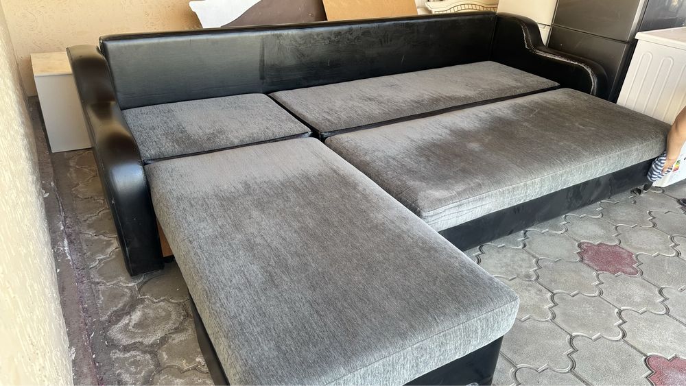 Продам диван, состояние среднее