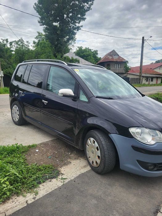 VOLKSWAGEN Touran 2010 — imagine 4